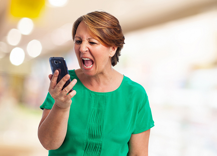 “Cancel”: Karen’s Outburst Gets Her Credit Card Shut Down In Seconds “Cancel”: Karen’s Outburst Gets Her Credit Card Shut Down In Seconds