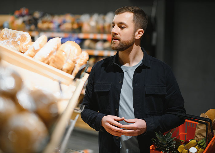 Person Secretly Adds Expensive Items To Woman&rsquo;s Shopping Bill To Give Her Bad Karma Back