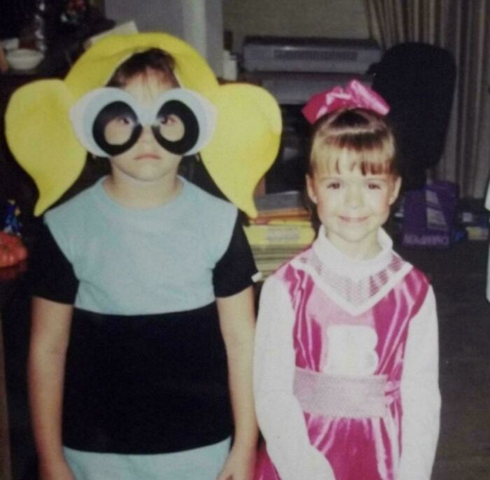 My Childhood Best Friend Was Bubbles From The Powerpuff Girls From Halloween In 2000 And I’m Dying At This Photo I Just Found Of Us