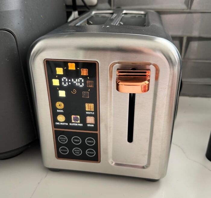 Experience Next-Gen Toasting With This Smart Stainless Toaster – Touchscreen Buttons Precision And Style!