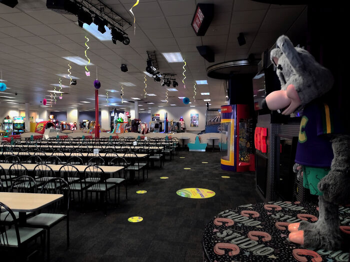 My Depressing Visit To Chuck E. Cheese Back In 2020