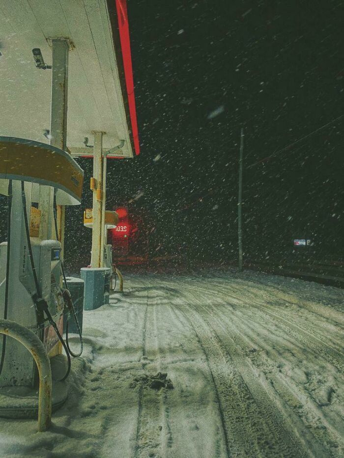 Stopped By A Gas Station In The Middle Of Nowhere To Refuel, It Eerily Gave A Liminal Vibe