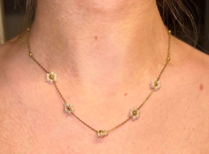 Pearls Are Always A Good Idea. Especially When They're Paired With A Cute Daisy Charm! This Necklace Is The Dainty Accessory Your Jewelry Box Has Been Missing