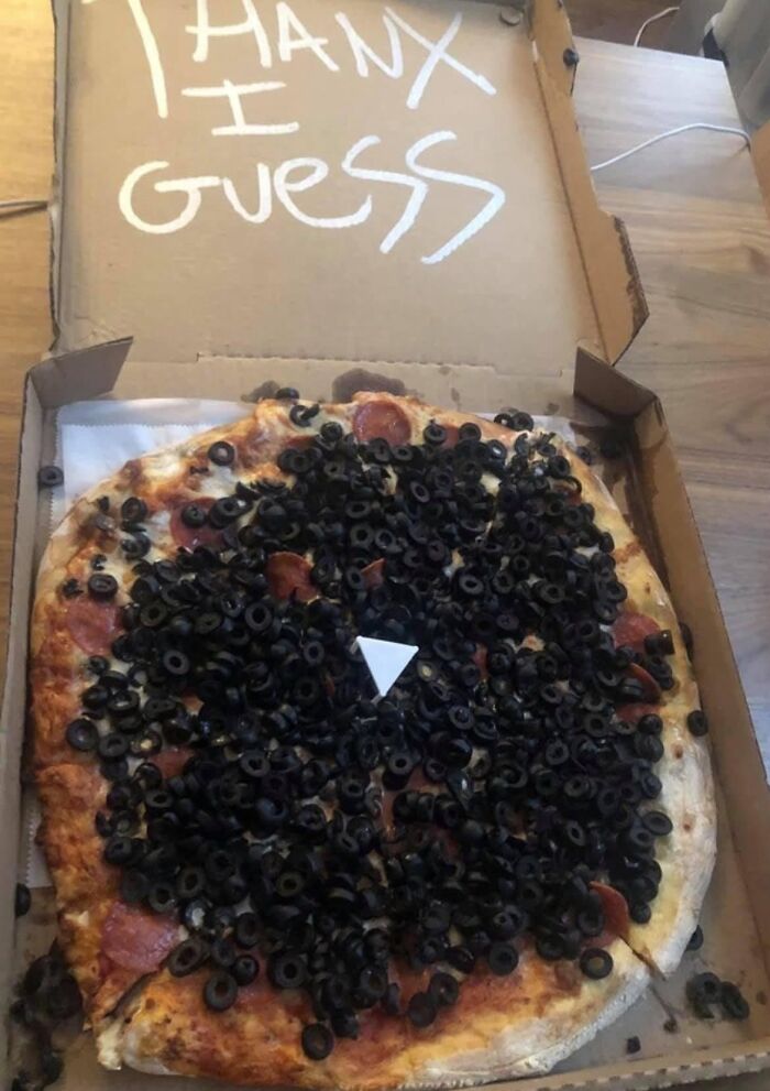 Pizzas-With-Threatening-Auras