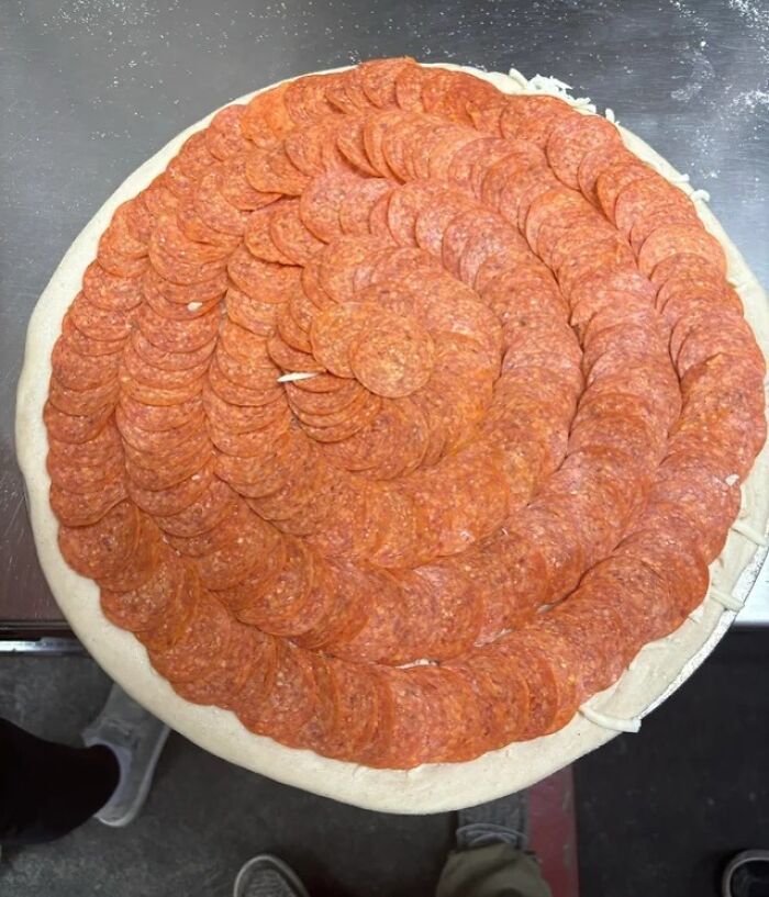 Pizzas-With-Threatening-Auras