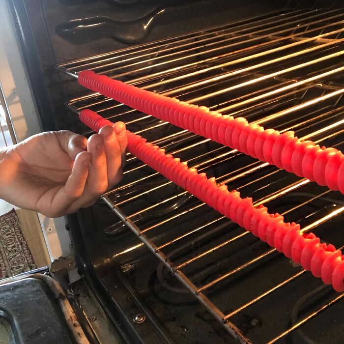 Kiss Those Nasty Oven Burns Goodbye! These Silicone Oven Guards Are Flying Off The Shelves Faster Than Hotcakes
