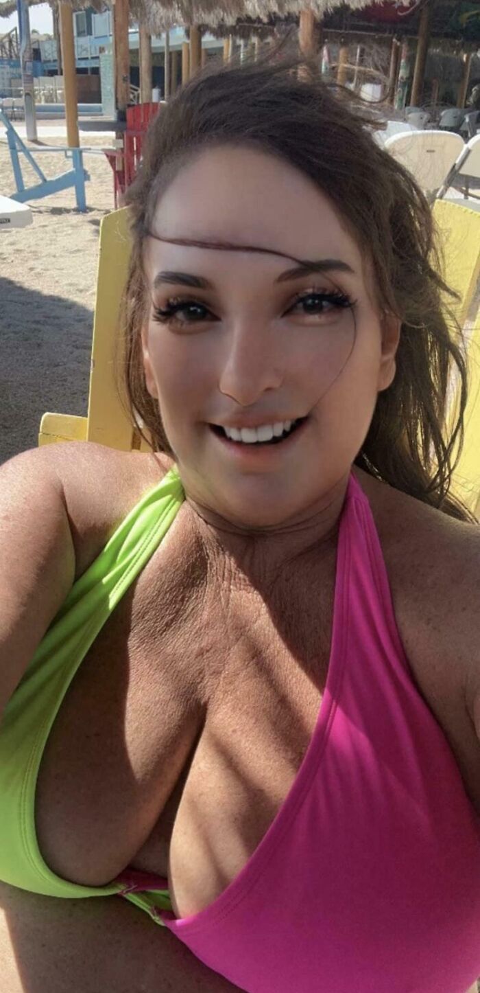 Cuando editas la cara y olvidas que tienes un cuerpo debajo. Y no me hagas empezar con el pelo