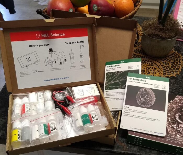 Award-Winning Science Experiments Delivered To Your Door? Yes, Please! This Chemistry Subscription Box Is Infinitely Better Than A Baking Soda Volcano 