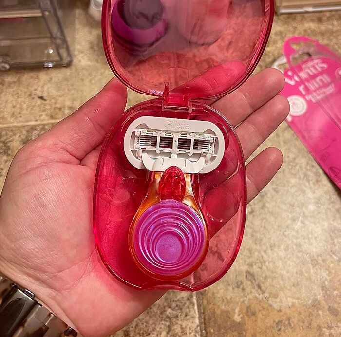 Smooth Legs, Even On The Go! This Gillette Venus Extra Smooth Razor Is The Compact Companion For A Silky Shave