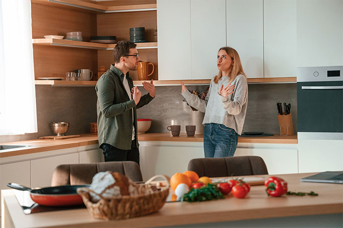 “Not My Money”: Man Starts A Fight After Stay-At-Home Wife Spends $950 On Groceries “Not My Money”: Man Starts A Fight After Stay-At-Home Wife Spends $950 On Groceries