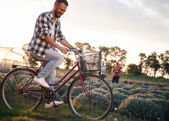 Person Secretly Adds Expensive Items To Woman&rsquo;s Shopping Bill To Give Her Bad Karma Back