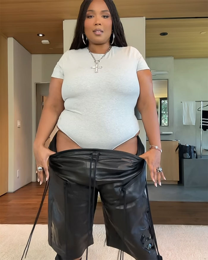 "She Looks Amazing": Lizzo Shares Before-and-After Look at Weight Loss Transformation "She Looks Amazing": Lizzo Shares Before-and-After Look at Weight Loss Transformation
