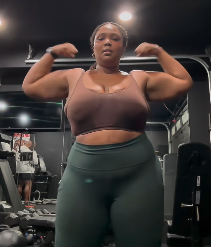 "She Looks Amazing": Lizzo Shares Before-and-After Look at Weight Loss Transformation "She Looks Amazing": Lizzo Shares Before-and-After Look at Weight Loss Transformation