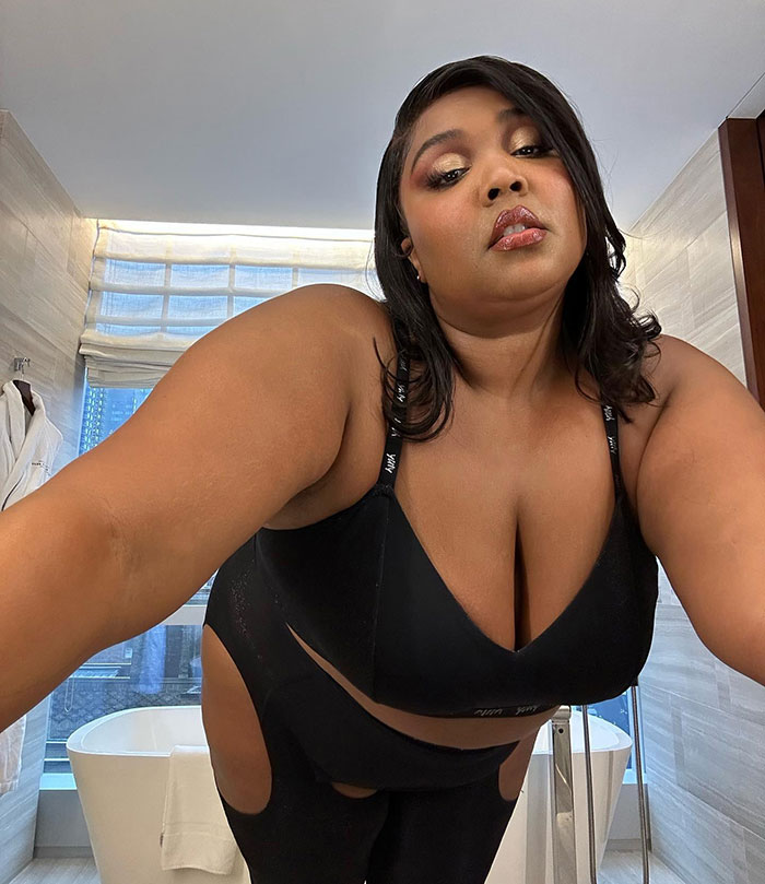 "She Looks Amazing": Lizzo Shares Before-and-After Look at Weight Loss Transformation "She Looks Amazing": Lizzo Shares Before-and-After Look at Weight Loss Transformation