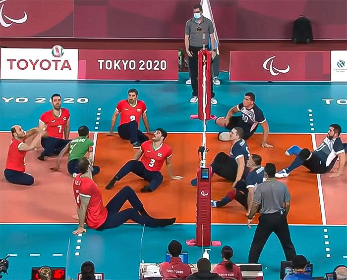 Paralympian Has To Sleep On The Floor Because He’s The World’s Second-Tallest Man Paralympian Has To Sleep On The Floor Because He’s The World’s Second-Tallest Man