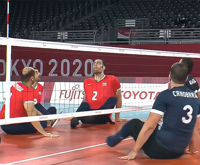 Paralympian Has To Sleep On The Floor Because He’s The World’s Second-Tallest Man Paralympian Has To Sleep On The Floor Because He’s The World’s Second-Tallest Man