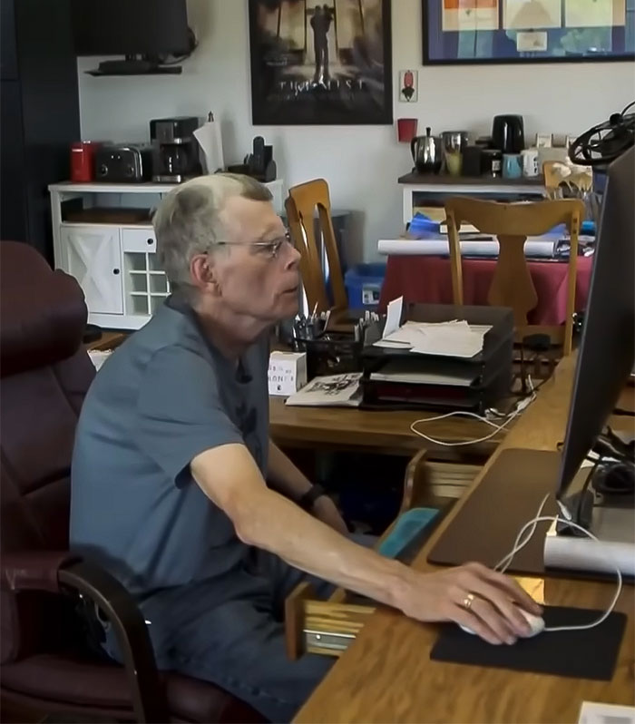 &ldquo;You&rsquo;re Lying&rdquo;: Stephen King Sparks Debate With Outrage Over Florida &ldquo;Banning&rdquo; 23 Of His Books