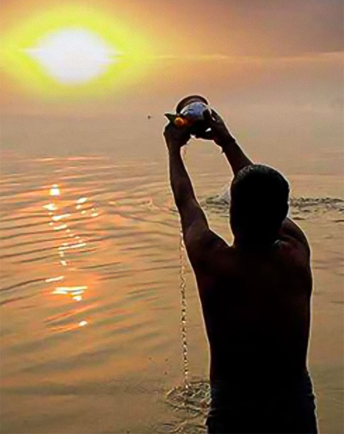 Government Official Drowns After Diver Waits For Money Transfer Instead Of Rescuing Him