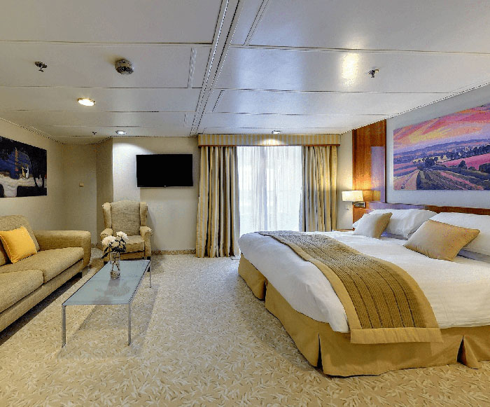 Florida Woman Who Sold Everything For World Cruise Banned From Ship After WhatsApp Chat Leaked