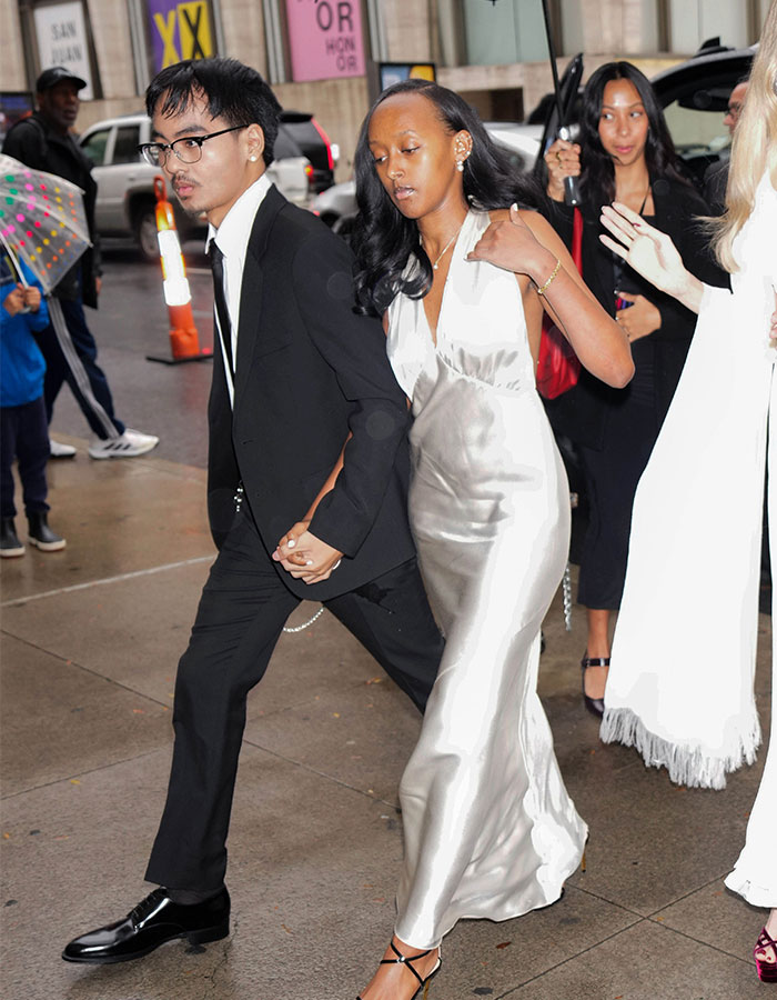 Fans Gush As Zahara Jolie Copies Mom Angelina's Iconic 2004 Oscars Look At 'Maria' Premiere Fans Gush As Zahara Jolie Copies Mom Angelina's Iconic 2004 Oscars Look At 'Maria' Premiere