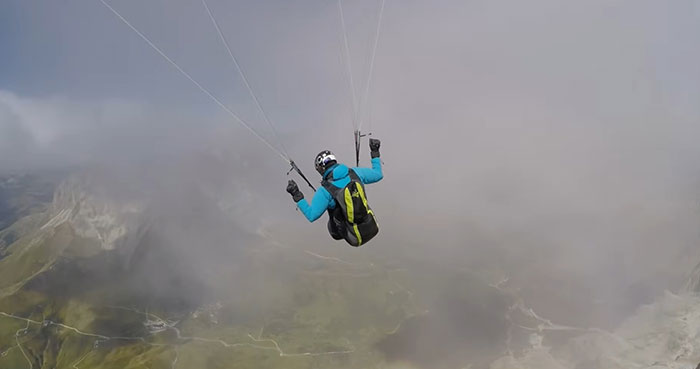 &ldquo;I Had No Idea Where I Was&rdquo;: Paraglider Explains How She Survived 10,000 Meters Above The Earth