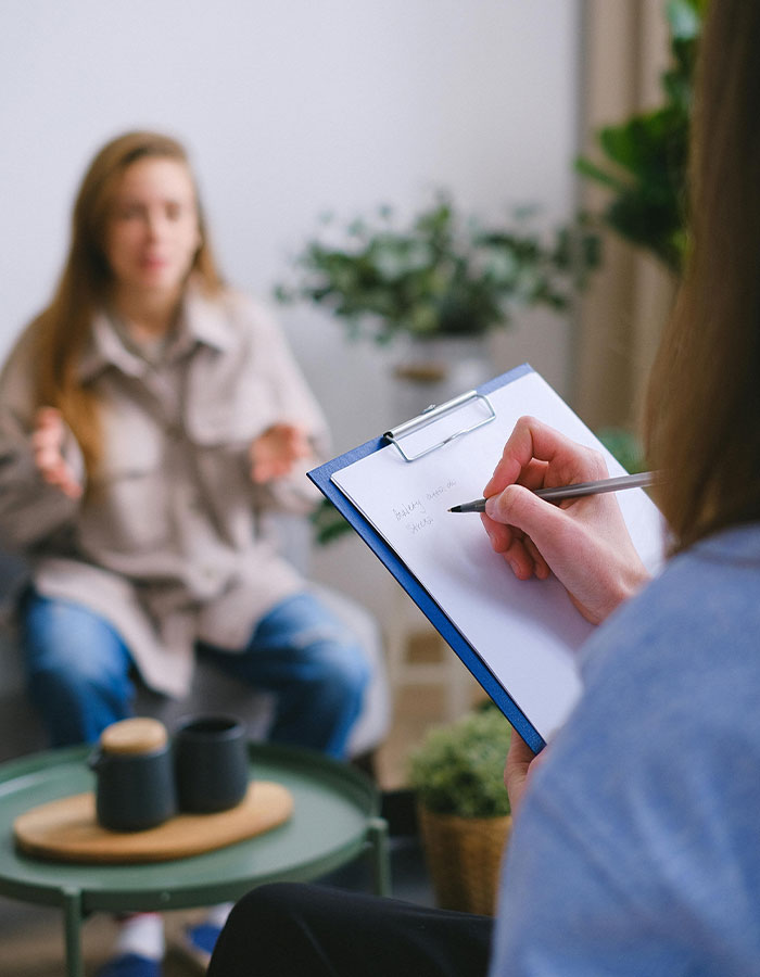 Researcher Exclusively Explains Why Female &ldquo;Psychopaths&rdquo; Are Less Likely To Wear Makeup