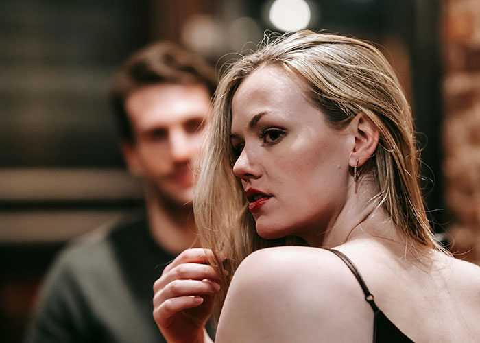 Woman Wants Advice About Her 19-Year Affair With Best Friend&rsquo;s Husband, Gets A Reality Check