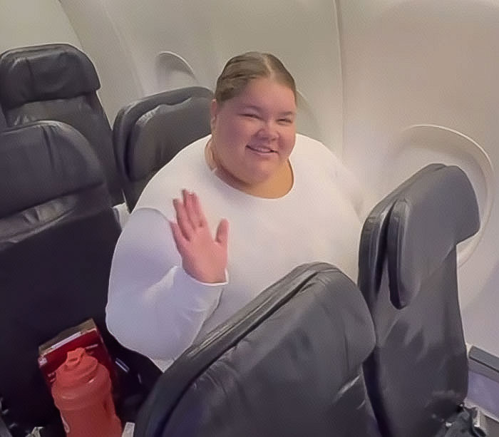 &ldquo;Not The Airline&rsquo;s Responsibility&rdquo;: Plus-Size Traveler&rsquo;s Struggle With Seat Sparks Online Debate