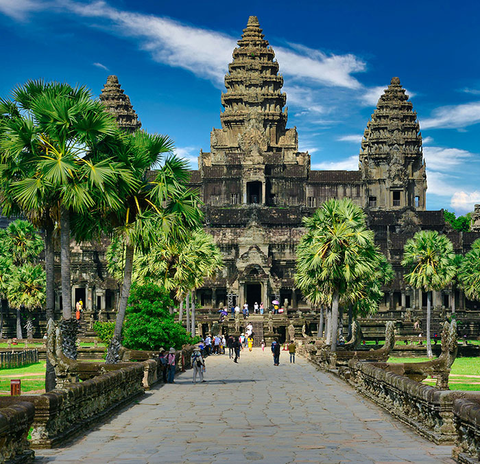 Influencer Sparks Outrage By Playing 'Temple Run' In An Actual Ancient Temple Influencer Sparks Outrage By Playing 'Temple Run' In An Actual Ancient Temple