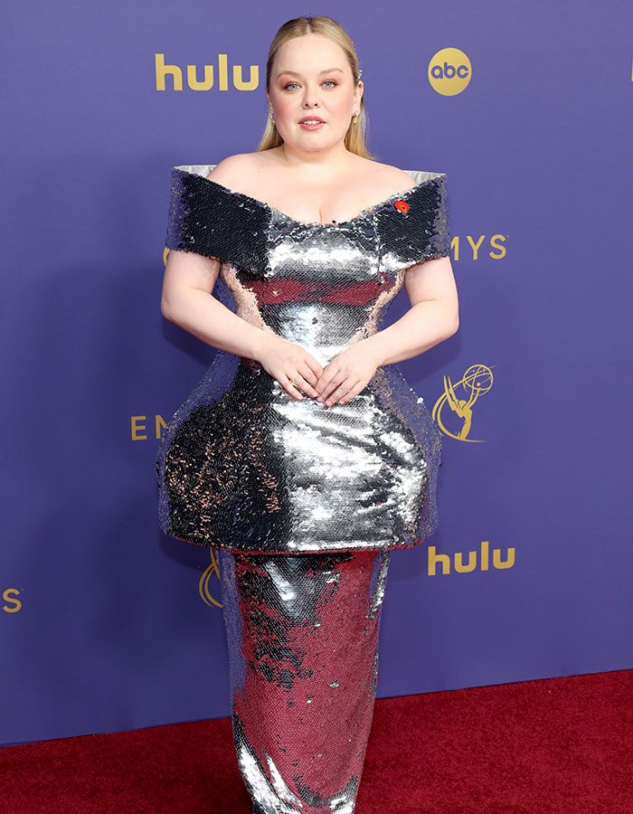 Fans Are Reacting To Nicola Coughlan Being Ignored By Multiple People On The Emmys Carpet Fans Are Reacting To Nicola Coughlan Being Ignored By Multiple People On The Emmys Carpet