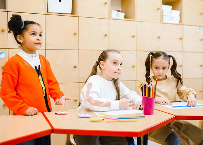 30 Teachers Share What Screams "I Have Unlimited Screen Time" In Students