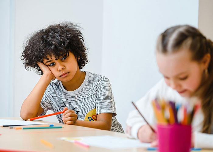 30 Teachers Share What Screams "I Have Unlimited Screen Time" In Students