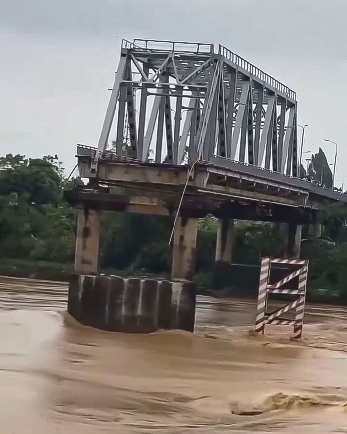 WATCH: Video Captures Typhoon Yagi Causing The Collapse Of A Busy Bridge In Vietnam