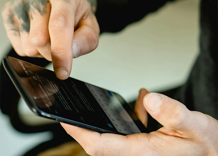 Woman Takes Action After Friend’s Creepy Behavior Leaves Her Shaken: “Went To The Police” Woman Takes Action After Friend’s Creepy Behavior Leaves Her Shaken: “Went To The Police”