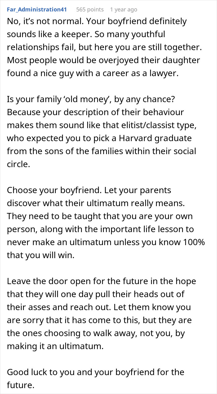 Text screenshot of a Reddit post discussing a daughter's choice between her parents and her boyfriend. Text screenshot of a Reddit post discussing a daughter's choice between her parents and her boyfriend.