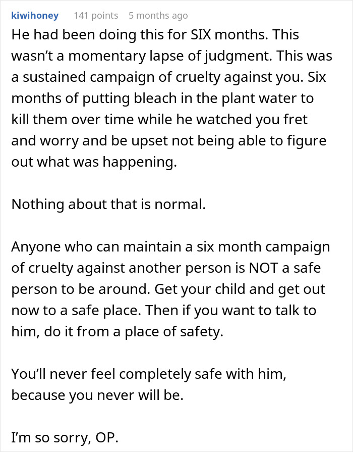 “I Noticed A Smell”: Woman Finds Out Why Her Plants Are Dying, Her Life Turns Upside Down “I Noticed A Smell”: Woman Finds Out Why Her Plants Are Dying, Her Life Turns Upside Down