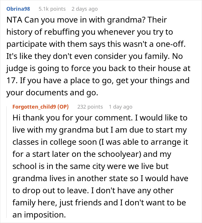 Parents Forget To Make Space For Their Youngest Daughter In Their Wedding, Get Publicly Shamed Parents Forget To Make Space For Their Youngest Daughter In Their Wedding, Get Publicly Shamed