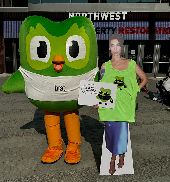 &ldquo;Marketing Team Deserves A Raise&rdquo;: Duolingo Attends Charli XCX And Troye Sivan&rsquo;s Sweat Tour