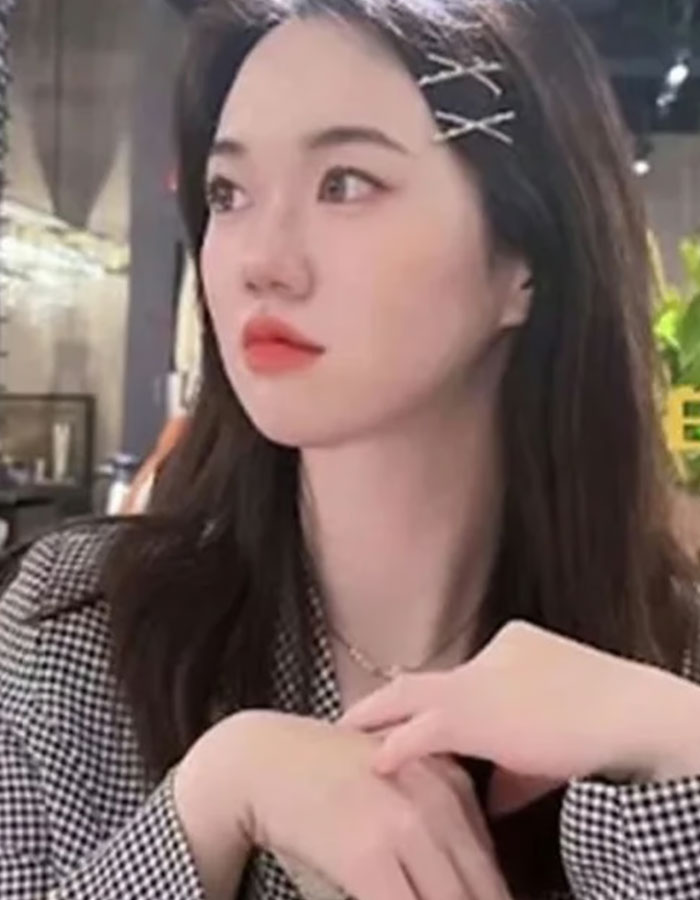 Woman Quit Her Job After Gaining 45 Pounds From 'Overworking'—Her Transformation Is Going Viral Woman Quit Her Job After Gaining 45 Pounds From 'Overworking'—Her Transformation Is Going Viral