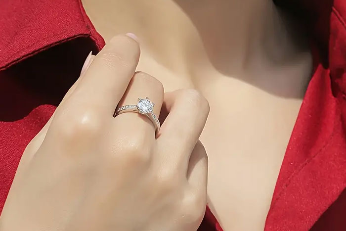 Woman Adores Her Engagement Ring, Changes Her Mind After Finding Out How Much It Cost