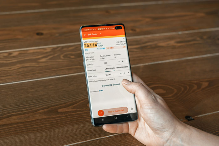 Person Asks If It's Okay To Keep The $600 Accidentally Sent By Selfish Friend Who Owed Them $1100 Person Asks If It's Okay To Keep The $600 Accidentally Sent By Selfish Friend Who Owed Them $1100