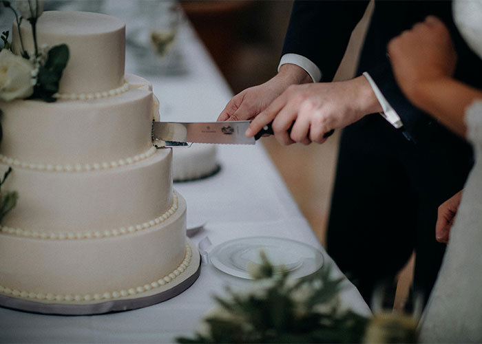 Dad Pressures His Soon-To-Be DIL To Wear His Late Wife&rsquo;s Wedding Dress Decades After She Died