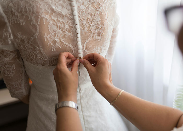 Dad Pressures His Soon-To-Be DIL To Wear His Late Wife&rsquo;s Wedding Dress Decades After She Died