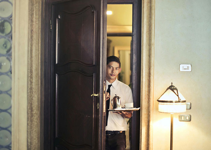 Someone Asked Hotel Employees To Share The Wildest Things They've Seen, And 50 Delivered