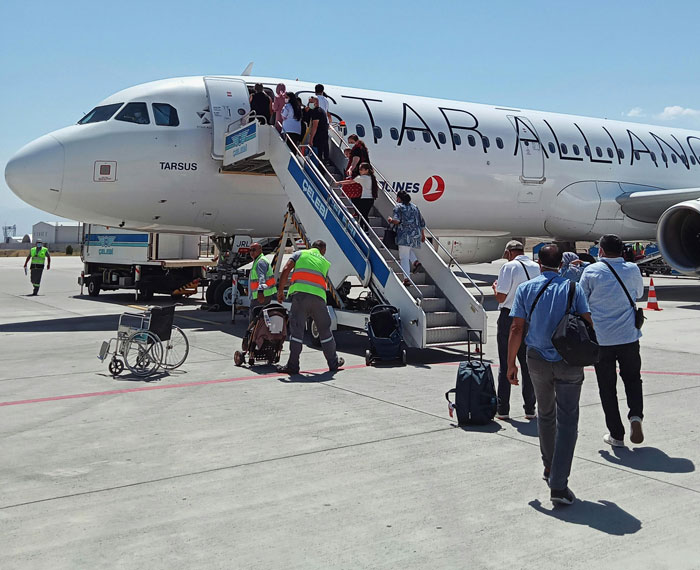 &ldquo;He Doesn&rsquo;t Know I Know&rdquo;: Husband Leaves On A 3-Week Trip, Wife Finds A Tracker In Her Car