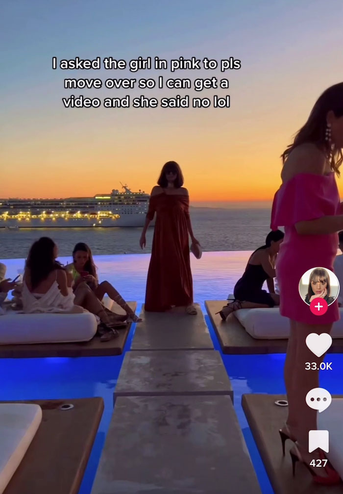 Entitled "Influencer" Thinks A Tourist Spot Belongs To Her