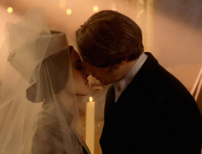 Keanu Reeves Calls Winona Ryder His &ldquo;Wife&rdquo; After Their &ldquo;Dracula&rdquo; Wedding Turns Out To Be Real