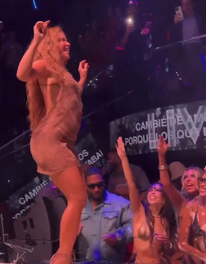 “They Should Be Arrested”: Shakira Cuts Nightclub Performance Short Due To Invasion Of Privacy “They Should Be Arrested”: Shakira Cuts Nightclub Performance Short Due To Invasion Of Privacy