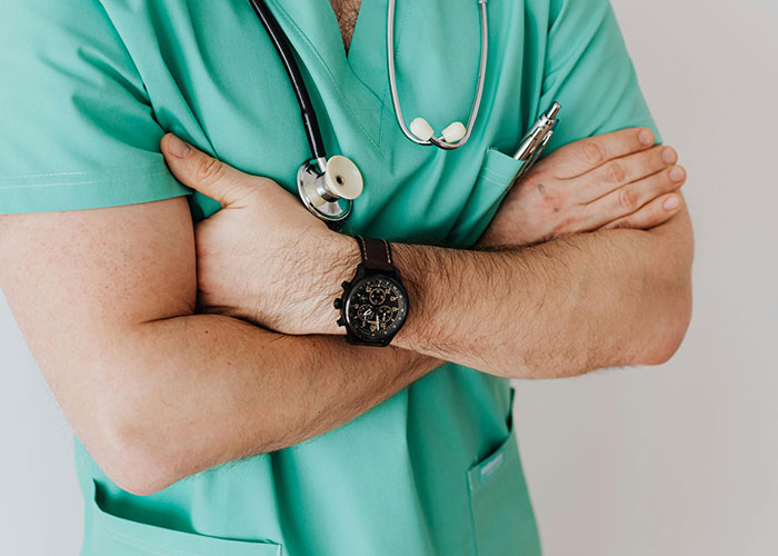 Man Resents Wife For Not Doing The &ldquo;Husband Stitch&rdquo; And Makes Fun Of Her Body In Front Of Family