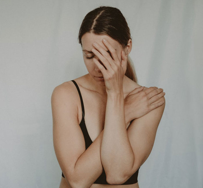 Man Expects Date To Make Up For The Time He Wasn’t Working, Won’t Let Her Leave Until She Does Man Expects Date To Make Up For The Time He Wasn’t Working, Won’t Let Her Leave Until She Does